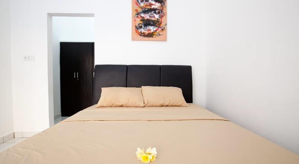 Seminyak Point Guest House Bagian luar foto