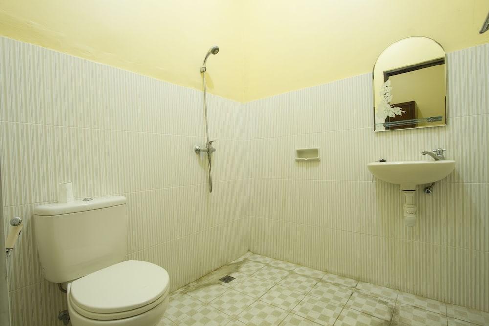 Seminyak Point Guest House Bagian luar foto