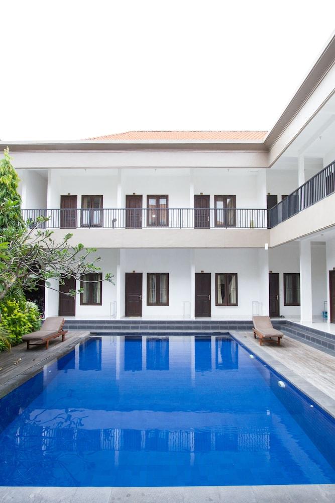 Seminyak Point Guest House Bagian luar foto