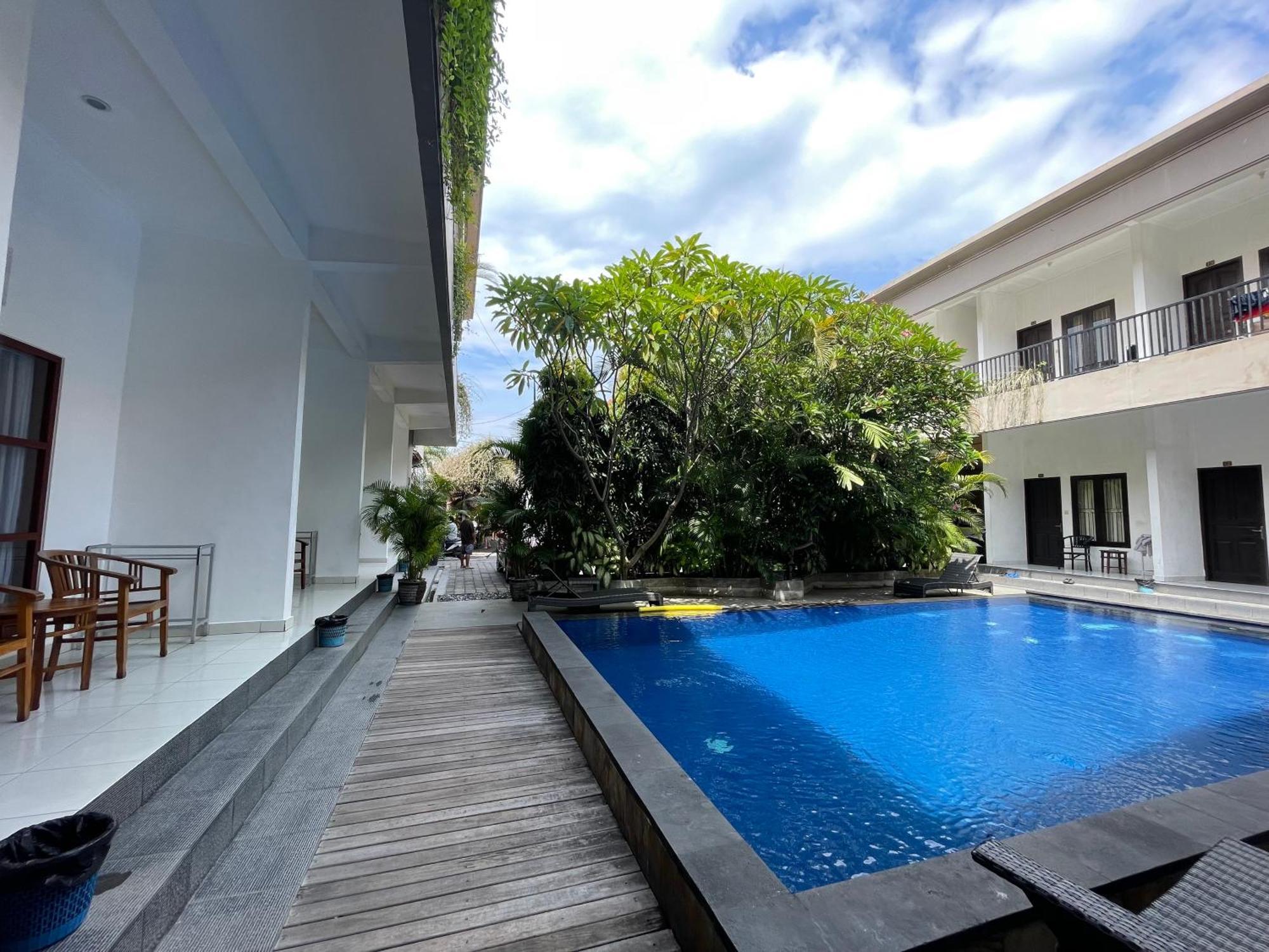 Seminyak Point Guest House Bagian luar foto